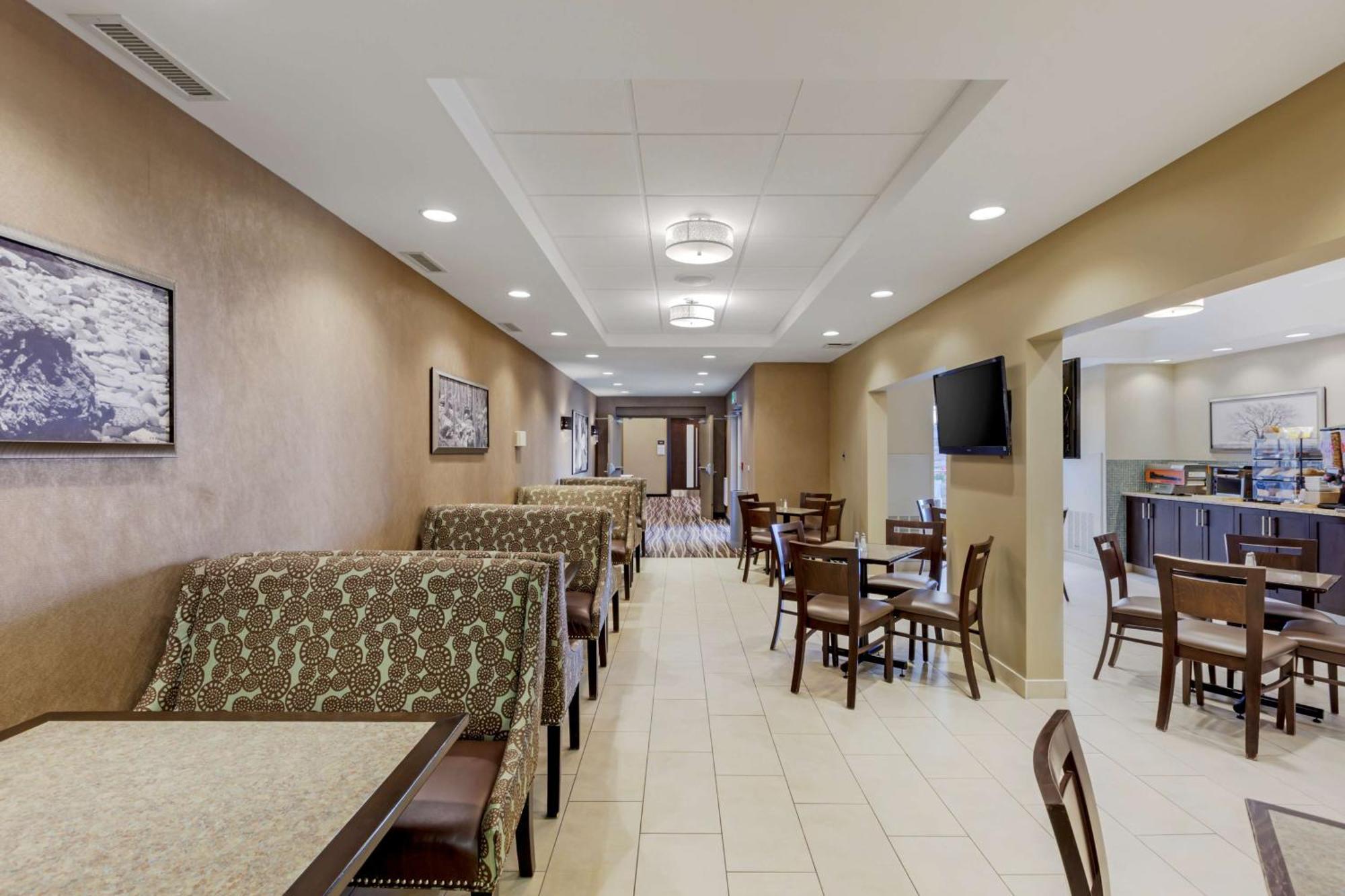 Best Western Plus Walkerton Hotel & Conference Centre 外观 照片